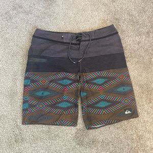 Quiksilver Boardshorts sz33